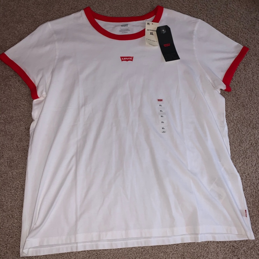 NWT Levi’s Tee